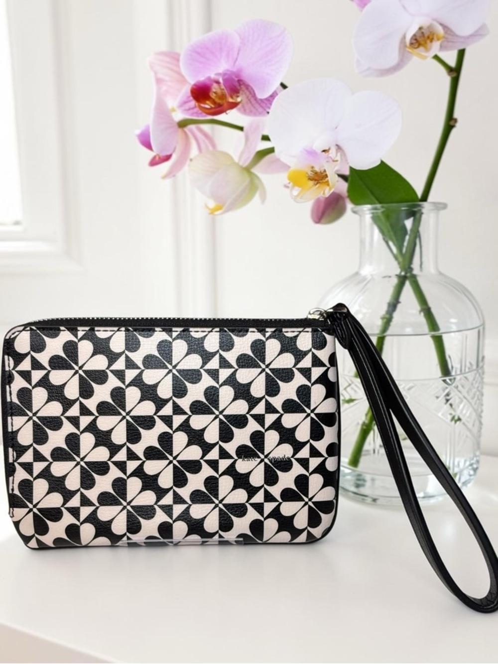 Kate Spade ♠️ Hollie Spade Clover Geo Small L-Zip Wristlet Black White NWT - Picture 3 of 10